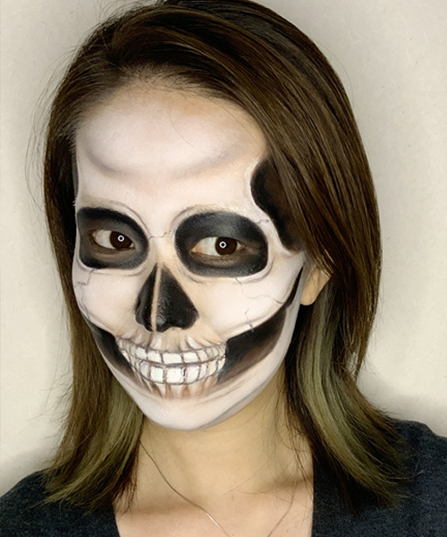 キャラクターを作りこむメイクに