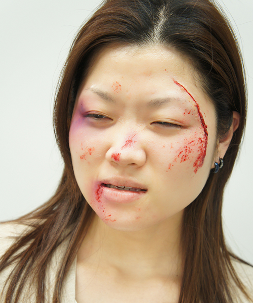 特殊なアイテムを使用するメイクに